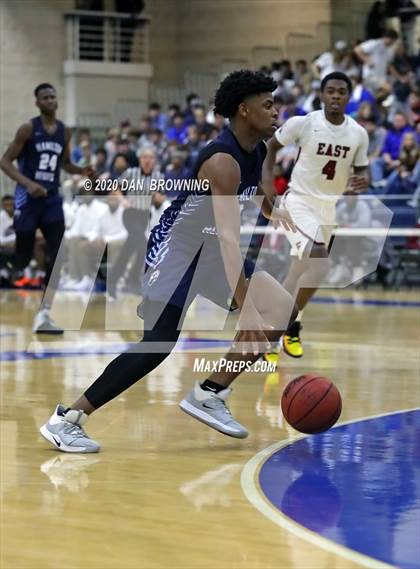 Thumbnail 1 in Memphis East vs. Hamilton Heights (Dr Pepper Classic) photogallery.