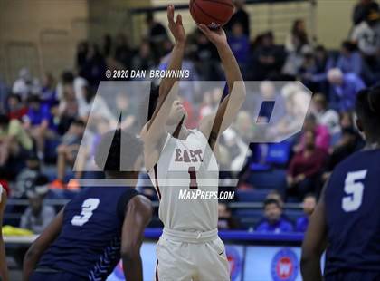 Thumbnail 2 in Memphis East vs. Hamilton Heights (Dr Pepper Classic) photogallery.