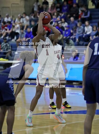Thumbnail 3 in Memphis East vs. Hamilton Heights (Dr Pepper Classic) photogallery.