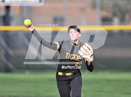 Thumbnail 1 in Minooka @ Joliet West photogallery.