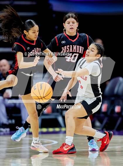 Thumbnail 2 in Woodland Christian vs Rosamond (CIF State D5 Final) photogallery.