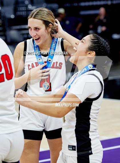Thumbnail 2 in Woodland Christian vs Rosamond (CIF State D5 Final) photogallery.