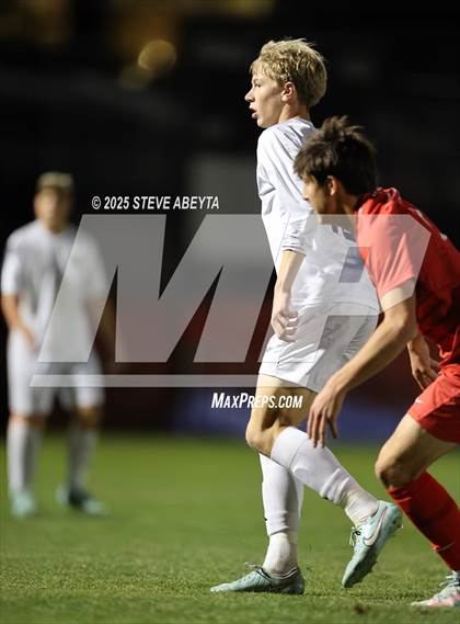 Thumbnail 1 in Regis Jesuit vs. Pine Creek (CHSAA 5A Semifinals) photogallery.