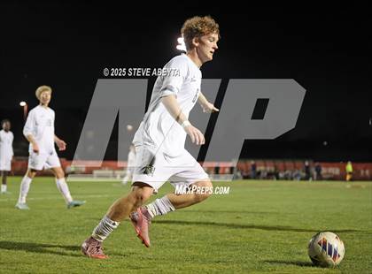 Thumbnail 3 in Regis Jesuit vs. Pine Creek (CHSAA 5A Semifinals) photogallery.