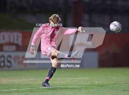 Thumbnail 2 in Regis Jesuit vs. Pine Creek (CHSAA 5A Semifinals) photogallery.