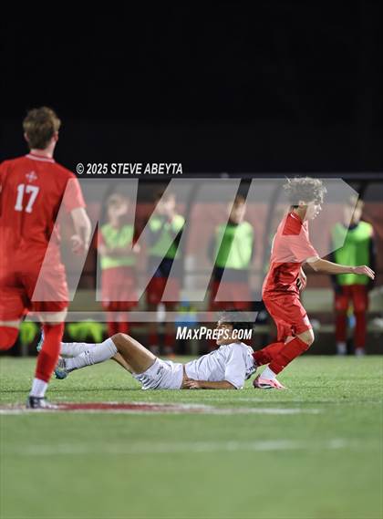 Thumbnail 2 in Regis Jesuit vs. Pine Creek (CHSAA 5A Semifinals) photogallery.