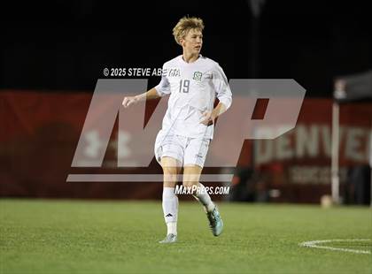 Thumbnail 2 in Regis Jesuit vs. Pine Creek (CHSAA 5A Semifinals) photogallery.