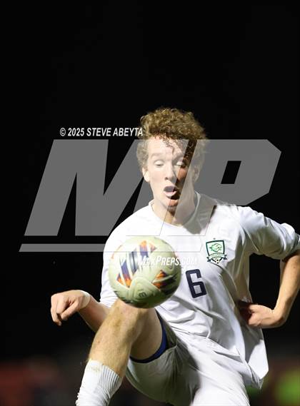 Thumbnail 1 in Regis Jesuit vs. Pine Creek (CHSAA 5A Semifinals) photogallery.