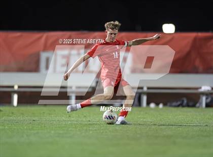 Thumbnail 1 in Regis Jesuit vs. Pine Creek (CHSAA 5A Semifinals) photogallery.
