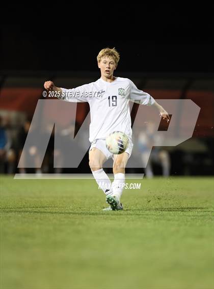 Thumbnail 2 in Regis Jesuit vs. Pine Creek (CHSAA 5A Semifinals) photogallery.