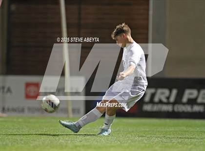 Thumbnail 3 in Regis Jesuit vs. Pine Creek (CHSAA 5A Semifinals) photogallery.