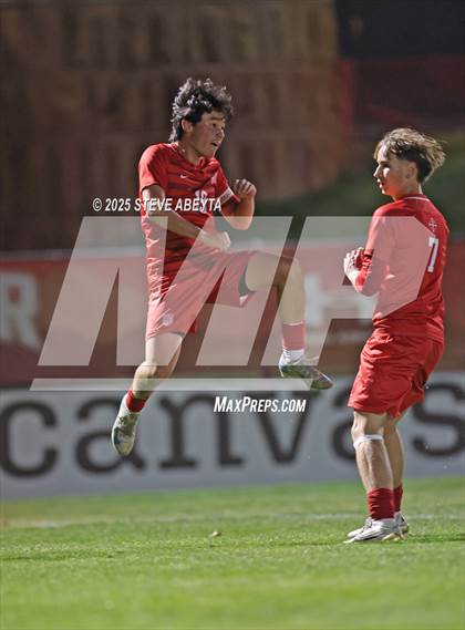 Thumbnail 3 in Regis Jesuit vs. Pine Creek (CHSAA 5A Semifinals) photogallery.