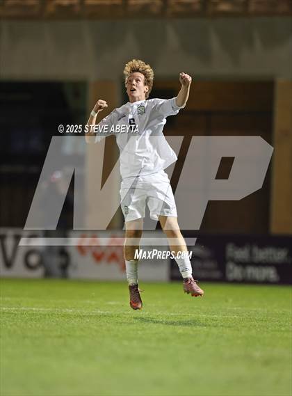 Thumbnail 2 in Regis Jesuit vs. Pine Creek (CHSAA 5A Semifinals) photogallery.