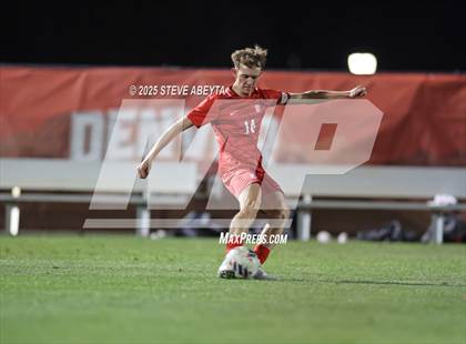 Thumbnail 2 in Regis Jesuit vs. Pine Creek (CHSAA 5A Semifinals) photogallery.
