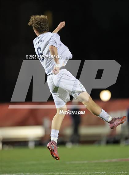 Thumbnail 3 in Regis Jesuit vs. Pine Creek (CHSAA 5A Semifinals) photogallery.