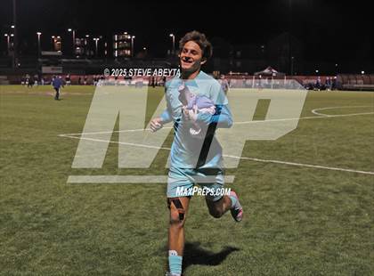 Thumbnail 1 in Regis Jesuit vs. Pine Creek (CHSAA 5A Semifinals) photogallery.