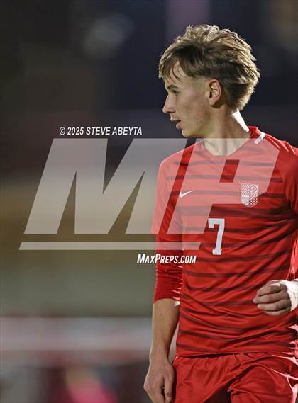 Thumbnail 3 in Regis Jesuit vs. Pine Creek (CHSAA 5A Semifinals) photogallery.