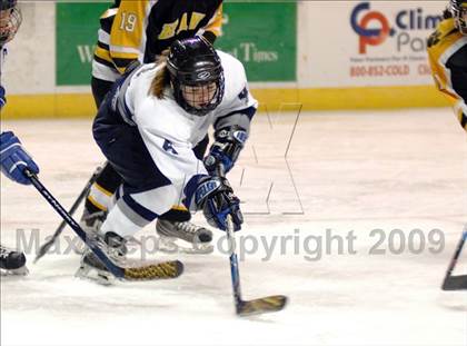 Thumbnail 3 in Hand vs Staples (Sound Tigers Harbor Yard Series) photogallery.