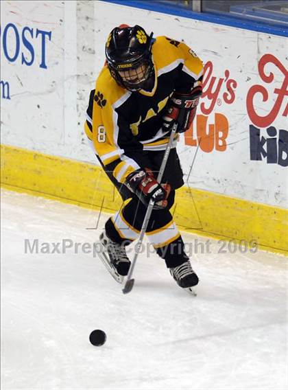 Thumbnail 2 in Hand vs Staples (Sound Tigers Harbor Yard Series) photogallery.