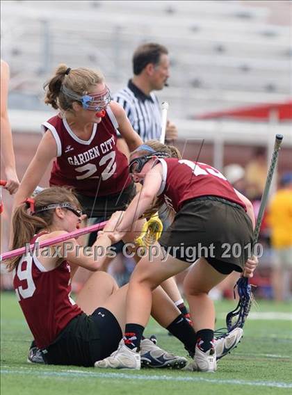 Thumbnail 2 in Garden City vs. Fox Lane (NYSPHSAA Class B Final) photogallery.