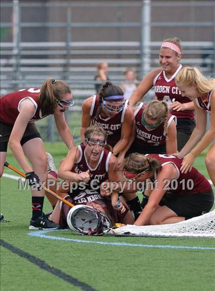 Thumbnail 2 in Garden City vs. Fox Lane (NYSPHSAA Class B Final) photogallery.