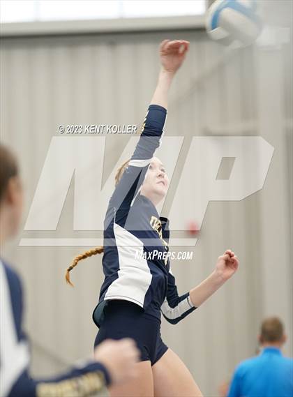 Thumbnail 3 in DeWitt vs. Utica Eisenhower (Beast of the East) photogallery.