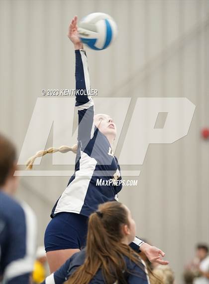 Thumbnail 3 in DeWitt vs. Utica Eisenhower (Beast of the East) photogallery.