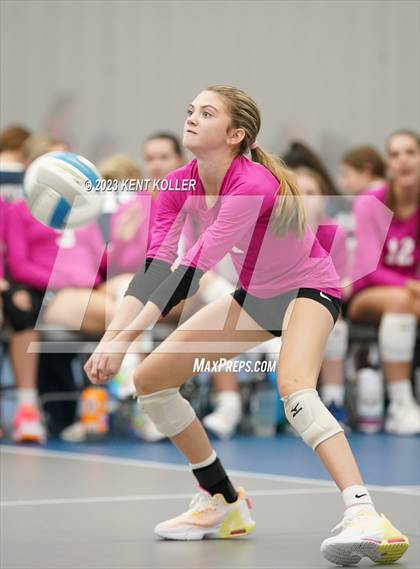 Thumbnail 3 in DeWitt vs. Utica Eisenhower (Beast of the East) photogallery.