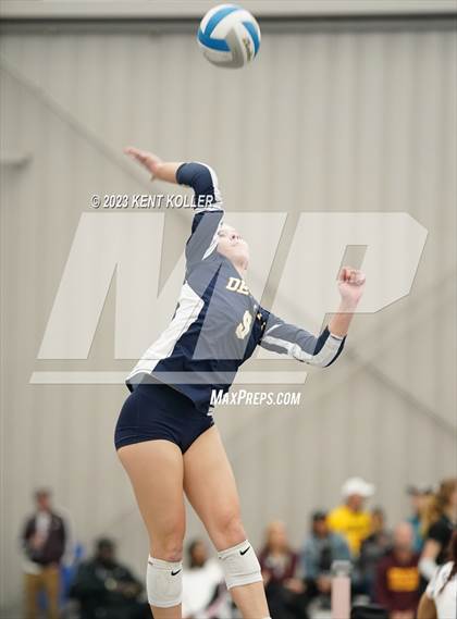 Thumbnail 3 in DeWitt vs. Utica Eisenhower (Beast of the East) photogallery.