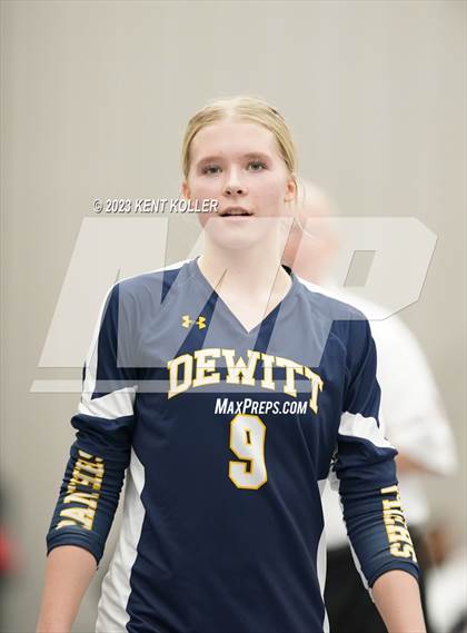 Thumbnail 2 in DeWitt vs. Utica Eisenhower (Beast of the East) photogallery.