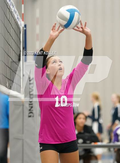 Thumbnail 2 in DeWitt vs. Utica Eisenhower (Beast of the East) photogallery.
