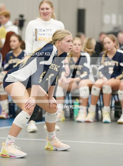 Thumbnail 2 in DeWitt vs. Utica Eisenhower (Beast of the East) photogallery.