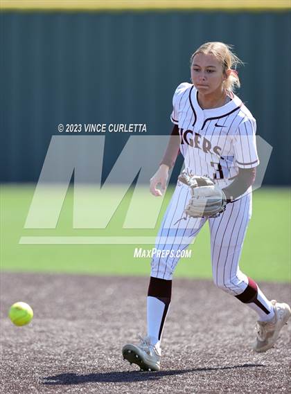 Thumbnail 2 in Westlake @ Dripping Springs photogallery.