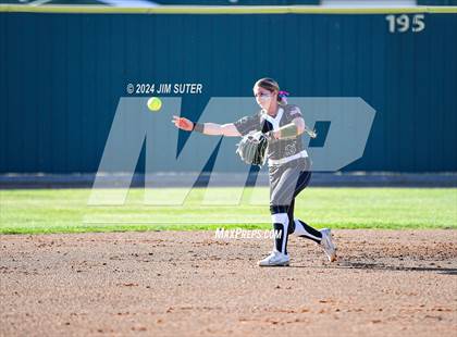Thumbnail 1 in Franklin vs Elkhart photogallery.