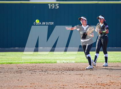 Thumbnail 2 in Franklin vs Elkhart photogallery.