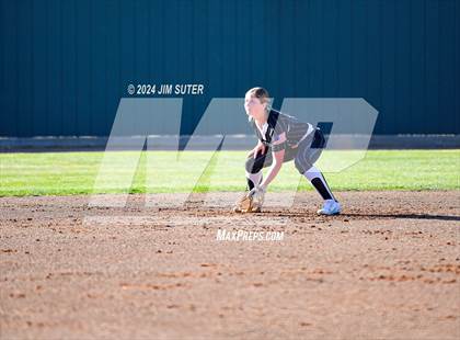 Thumbnail 2 in Franklin vs Elkhart photogallery.