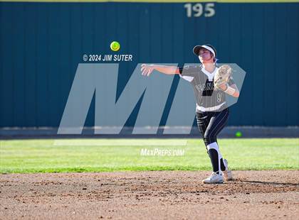 Thumbnail 3 in Franklin vs Elkhart photogallery.