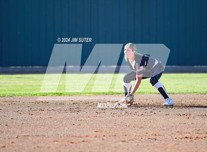 Thumbnail 1 in Franklin vs Elkhart photogallery.