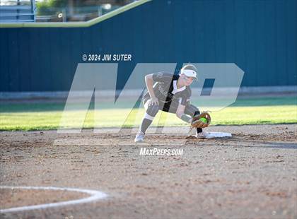 Thumbnail 3 in Franklin vs Elkhart photogallery.