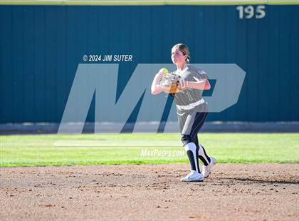 Thumbnail 2 in Franklin vs Elkhart photogallery.