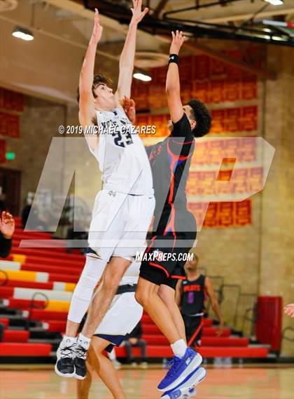 Thumbnail 3 in Notre Dame (SO) vs. St. Joseph Notre Dame (Torrey Pines Holiday Classic) photogallery.