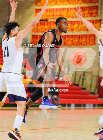 Thumbnail 1 in Notre Dame (SO) vs. St. Joseph Notre Dame (Torrey Pines Holiday Classic) photogallery.