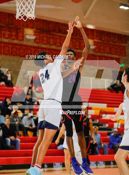 Thumbnail 2 in Notre Dame (SO) vs. St. Joseph Notre Dame (Torrey Pines Holiday Classic) photogallery.