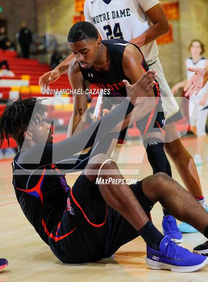 Thumbnail 2 in Notre Dame (SO) vs. St. Joseph Notre Dame (Torrey Pines Holiday Classic) photogallery.