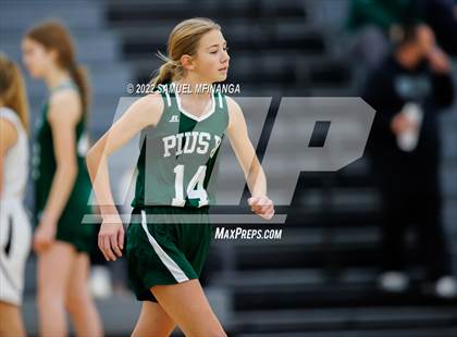 Thumbnail 3 in Lincoln Southeast vs Pius X photogallery.