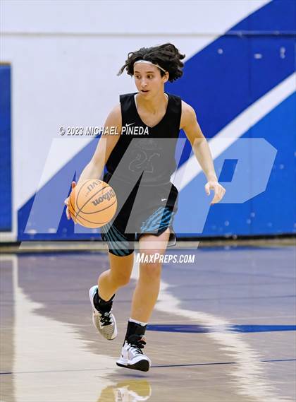 Thumbnail 2 in Los Alamitos vs Aliso Niguel (El Toro Thanksgiving Classic) photogallery.