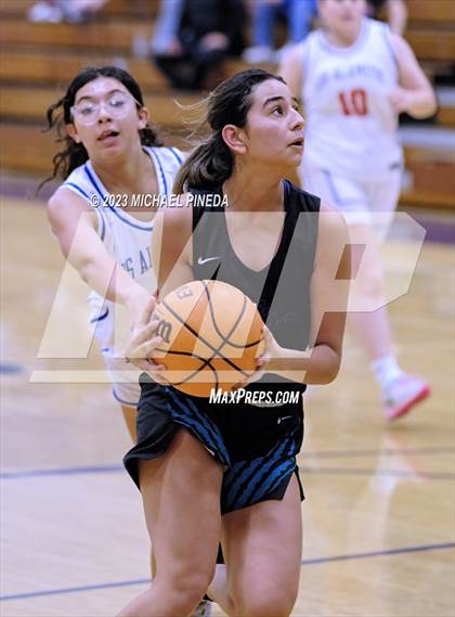 Thumbnail 1 in Los Alamitos vs Aliso Niguel (El Toro Thanksgiving Classic) photogallery.