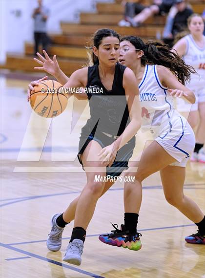 Thumbnail 3 in Los Alamitos vs Aliso Niguel (El Toro Thanksgiving Classic) photogallery.