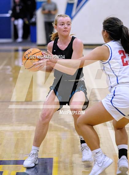 Thumbnail 2 in Los Alamitos vs Aliso Niguel (El Toro Thanksgiving Classic) photogallery.