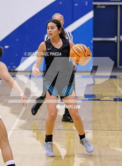Thumbnail 3 in Los Alamitos vs Aliso Niguel (El Toro Thanksgiving Classic) photogallery.